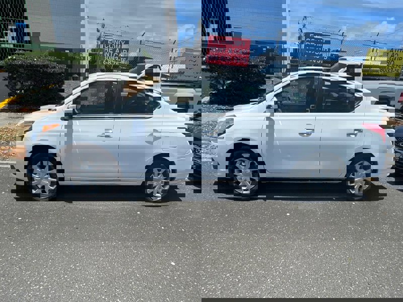 Used 2016 Nissan Versa SV image 1