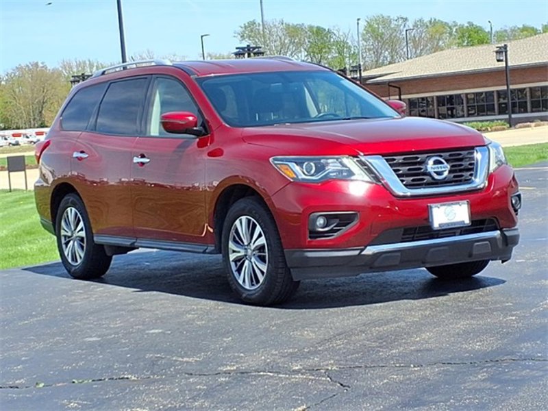 Used 2018 Nissan Pathfinder SV image 1