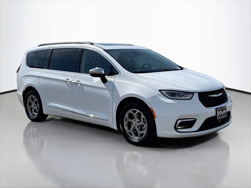 Certified 2023 Chrysler Pacifica Limited image 1