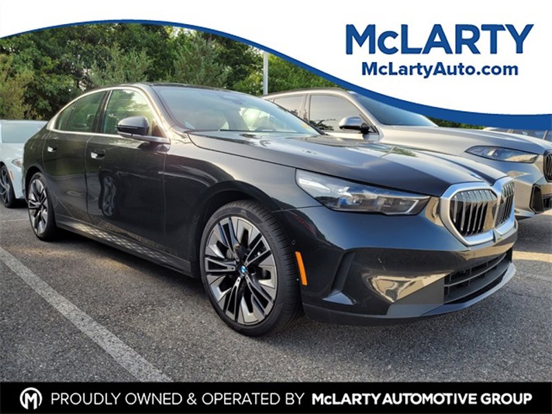 Certified 2025 BMW 530i image 1