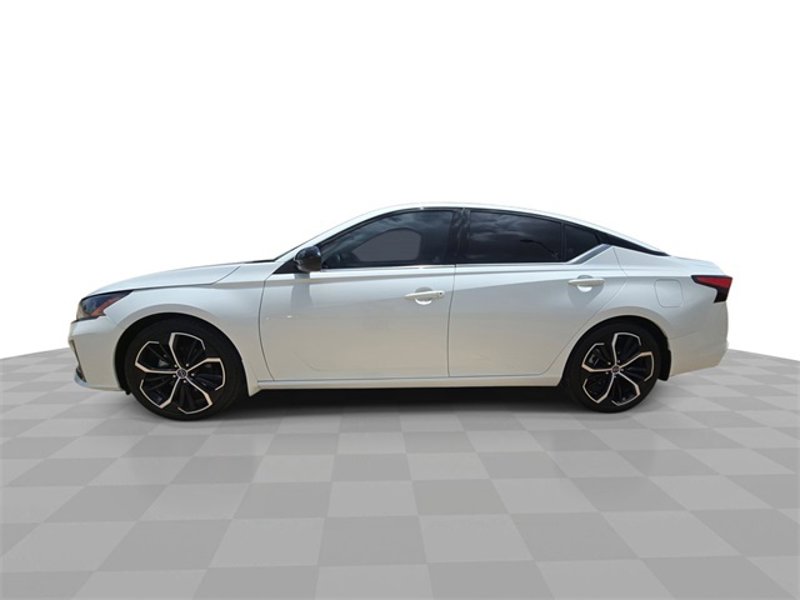 Used 2023 Nissan Altima 2.5 SR w/ SR Premium Package image 1