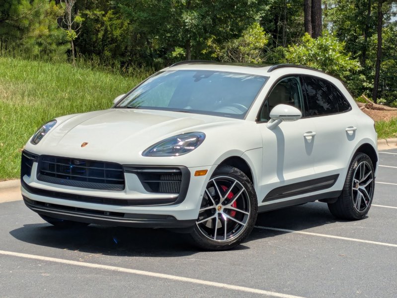 Certified 2022 Porsche Macan S image 1