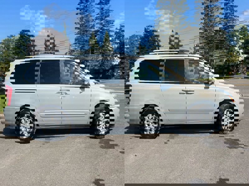 Used 2014 Kia Sedona LX image 1