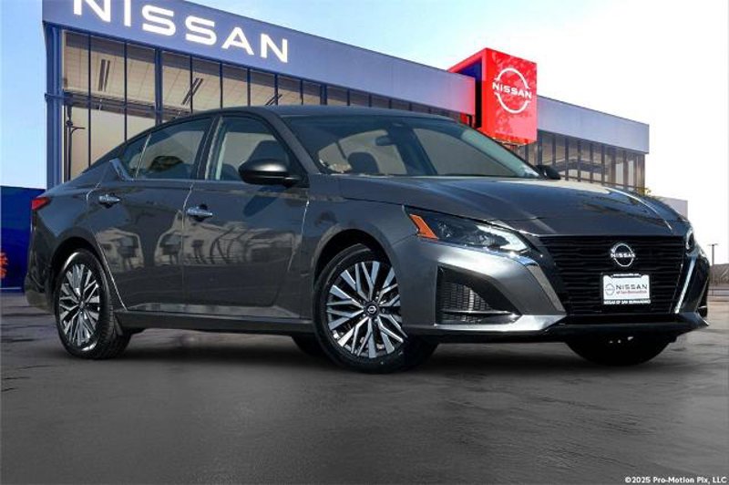 Certified 2024 Nissan Altima 2.5 SV image 1
