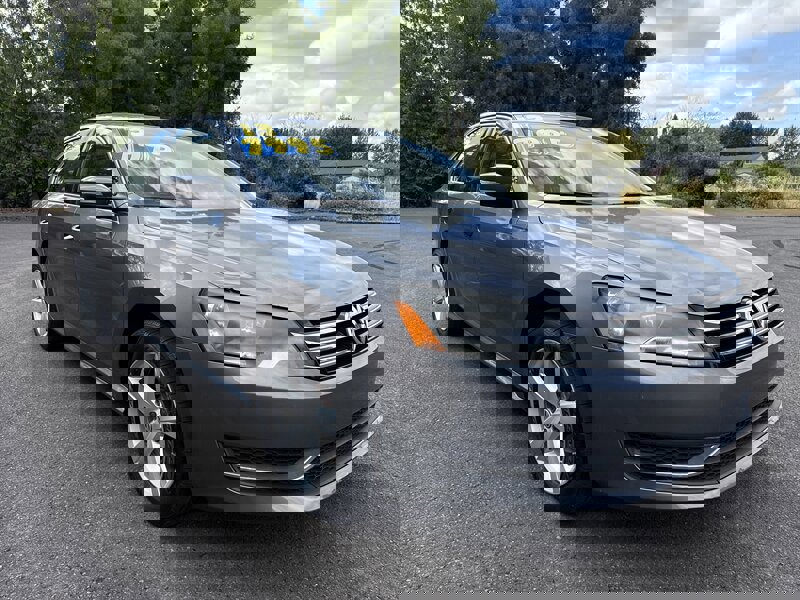 Used 2013 Volkswagen Passat 2.5 SE image 1