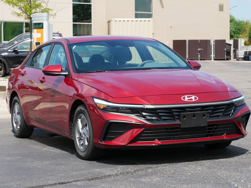Certified 2024 Hyundai Elantra SE image 1