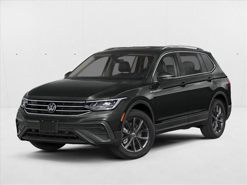 Used 2024 Volkswagen Tiguan SE image 1