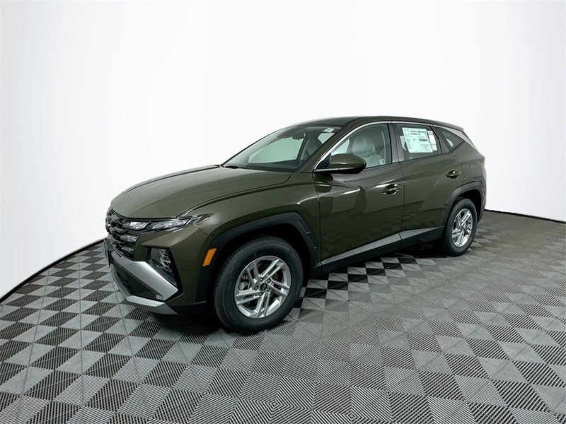 Certified 2025 Hyundai Tucson SE image 1