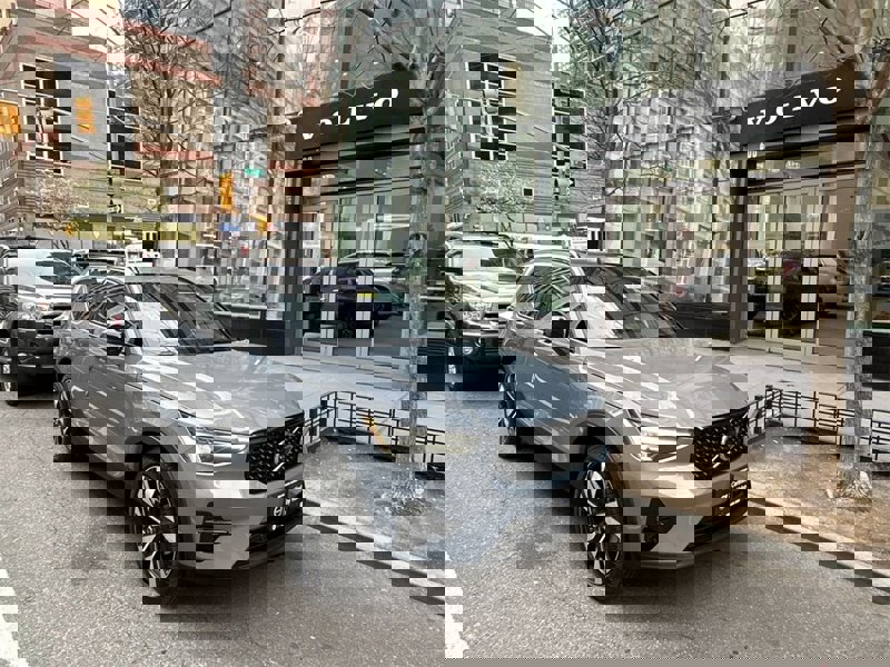 Certified 2023 Volvo XC40 B5 Plus w/ Climate Package image 1