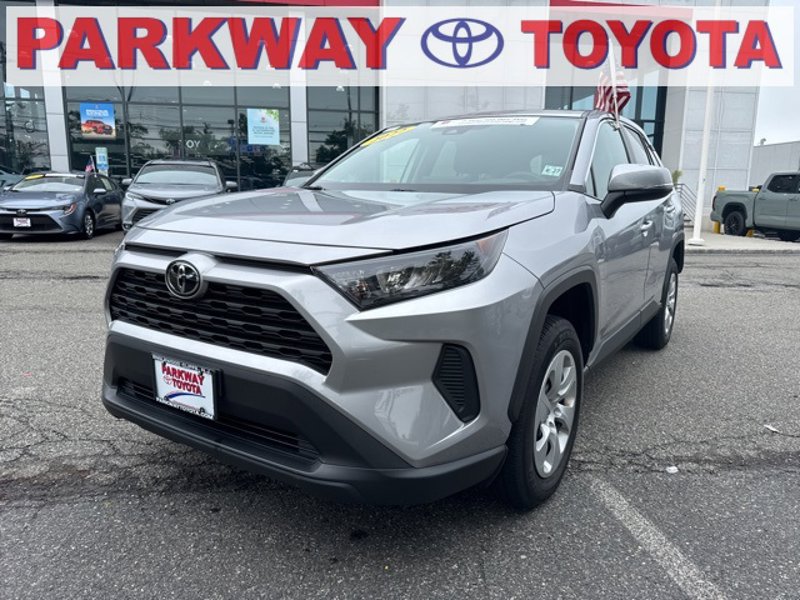 Certified 2022 Toyota RAV4 LE image 1