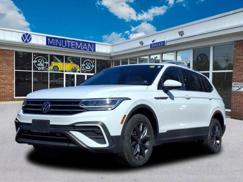 Certified 2022 Volkswagen Tiguan SE image 1