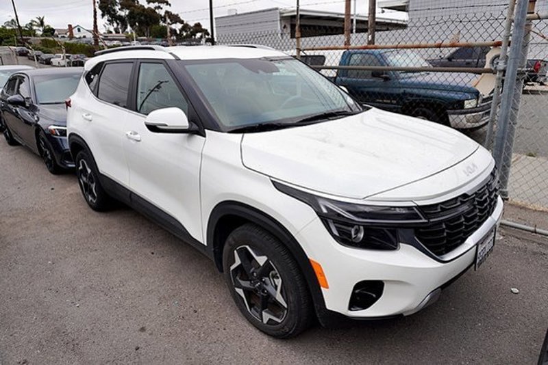Certified 2024 Kia Seltos EX image 1