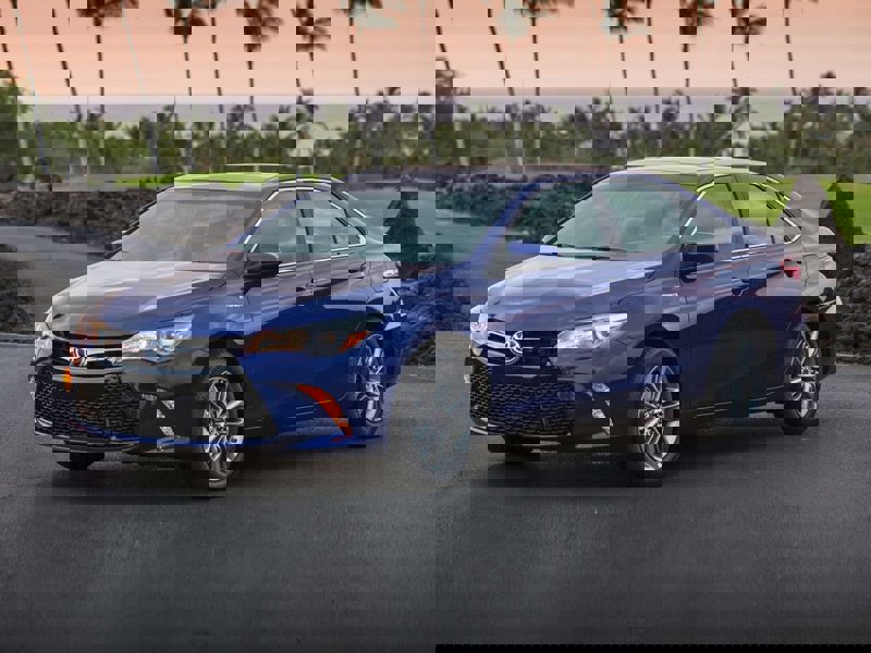 Used 2015 Toyota Camry Hybrid image 1