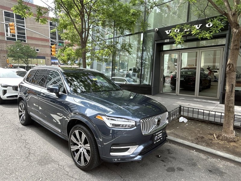 Certified 2023 Volvo XC90 B6 Ultimate w/ Lounge Package image 1