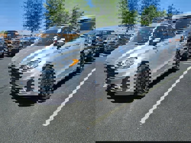 Used 2019 Ford Fusion SE image 1