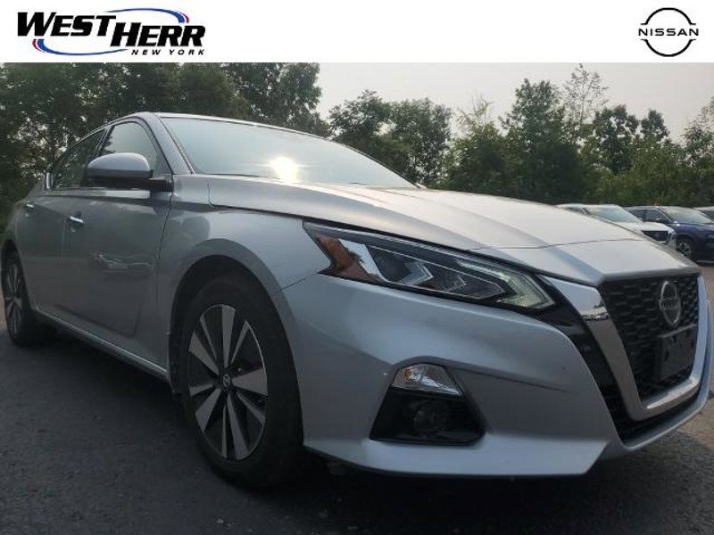 Certified 2022 Nissan Altima 2.5 SL image 1