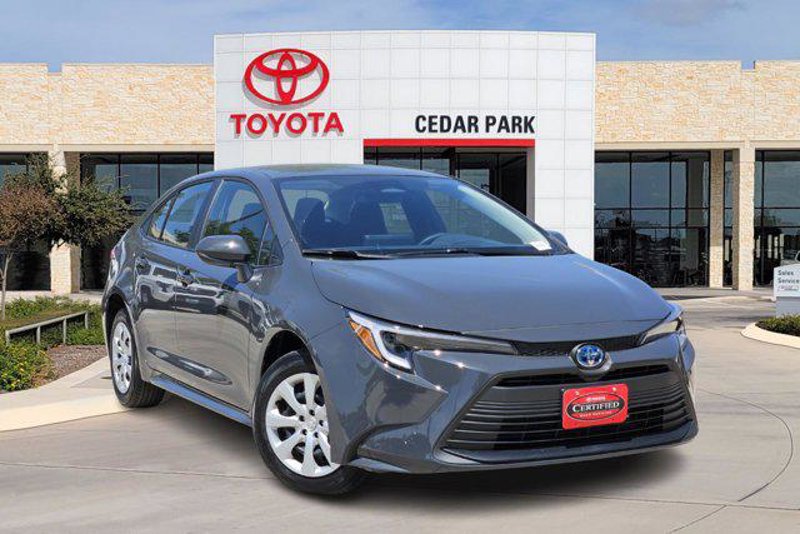 Certified 2025 Toyota Corolla LE image 1