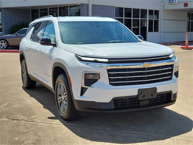Certified 2025 Chevrolet Traverse LT image 1