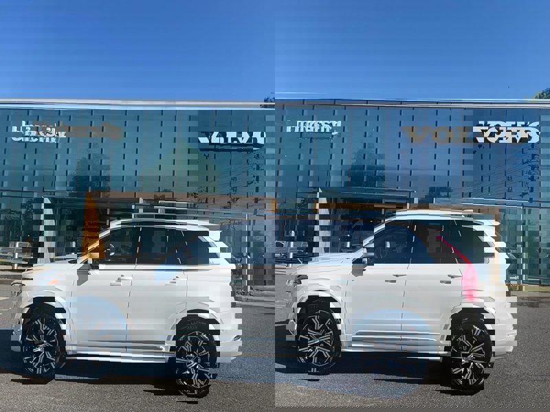 Certified 2024 Volvo XC90 B5 Plus image 1