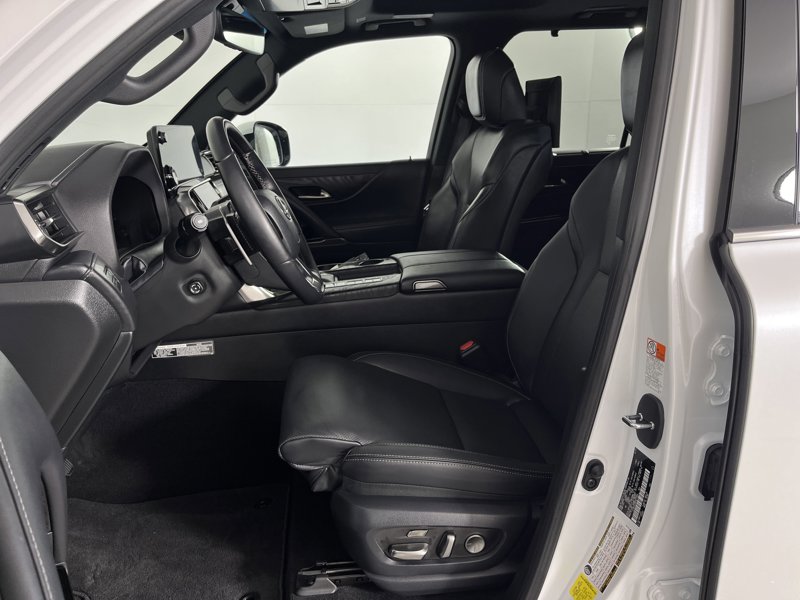 Certified 2023 Lexus LX 600 4WD w/ Luxury Package image 1