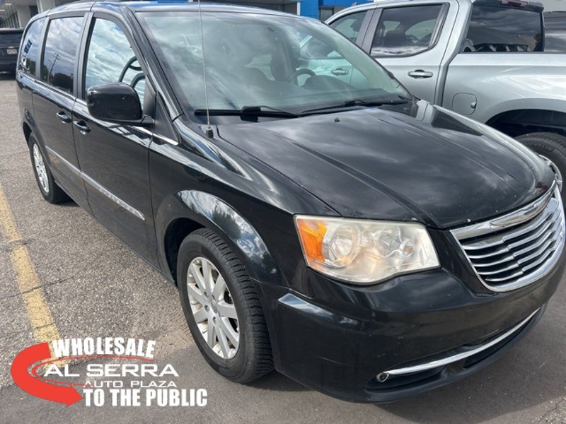Used 2014 Chrysler Town & Country Touring image 1