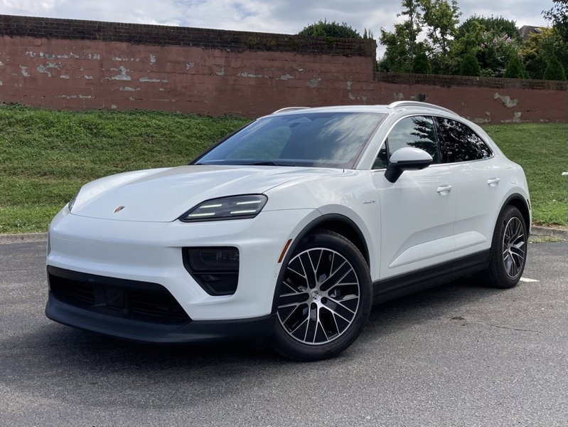 Certified 2025 Porsche Macan Electric image 1