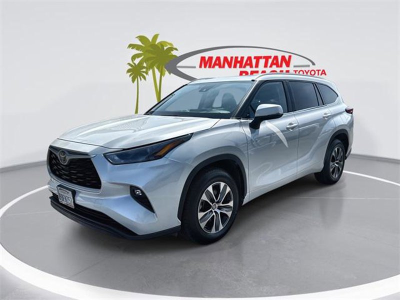 Certified 2022 Toyota Highlander XLE image 1