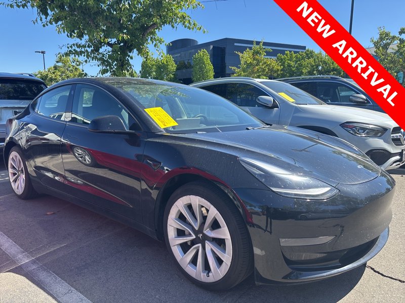 Used 2021 Tesla Model 3 Standard Range Plus image 1