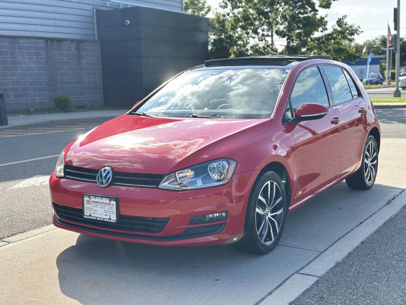 Used 2017 Volkswagen Golf SE image 1