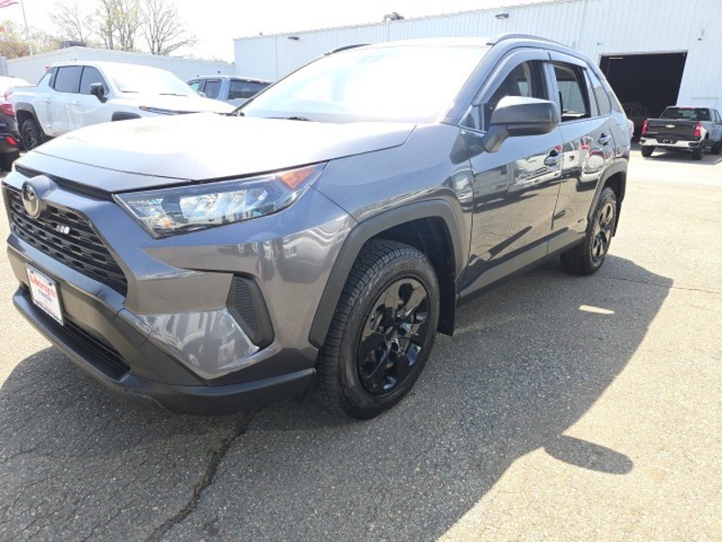 Used 2020 Toyota RAV4 LE image 1