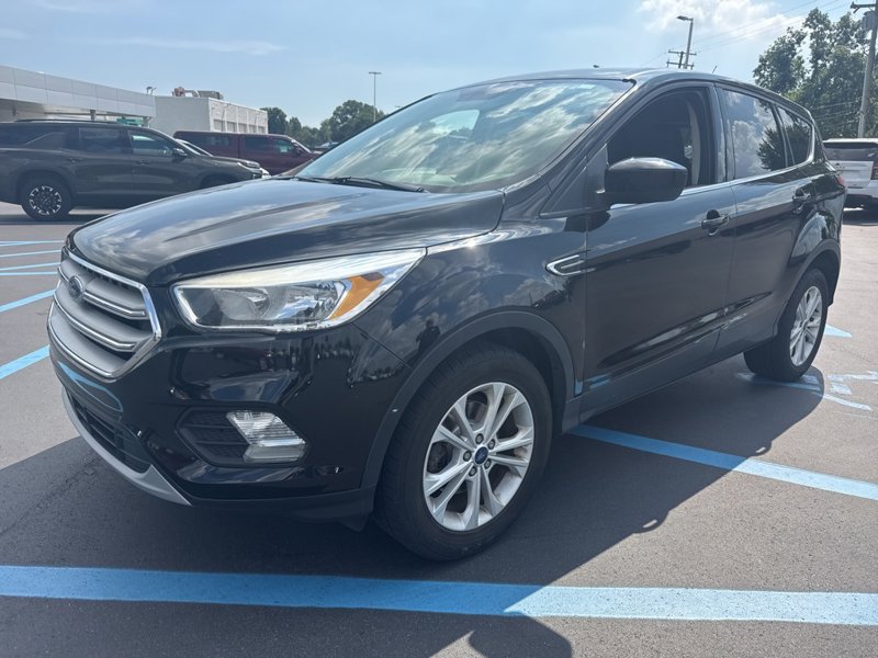 Used 2017 Ford Escape SE image 1