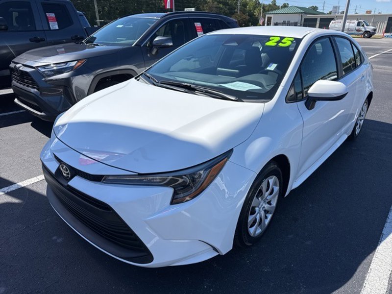 Used 2025 Toyota Corolla LE image 1
