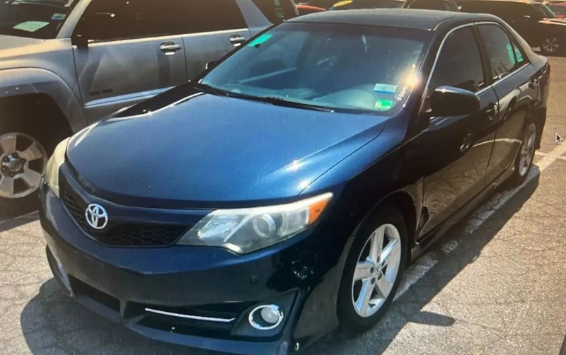 Used 2014 Toyota Camry SE image 1