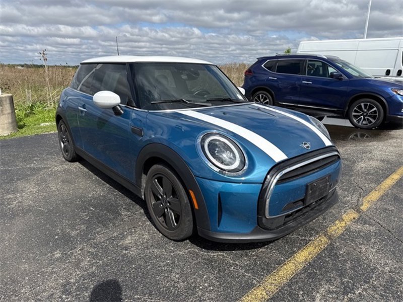 Used 2022 MINI Cooper 2-Door Hardtop image 1