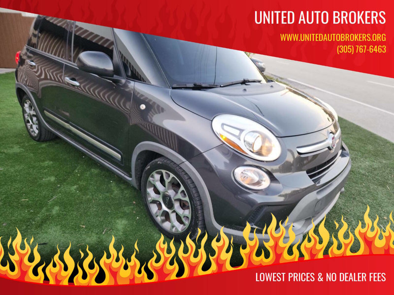 Used 2014 FIAT 500L Trekking w/ Popular Equipment Group image 1