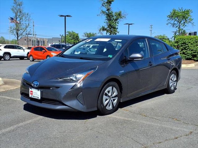 Used 2018 Toyota Prius Four image 1