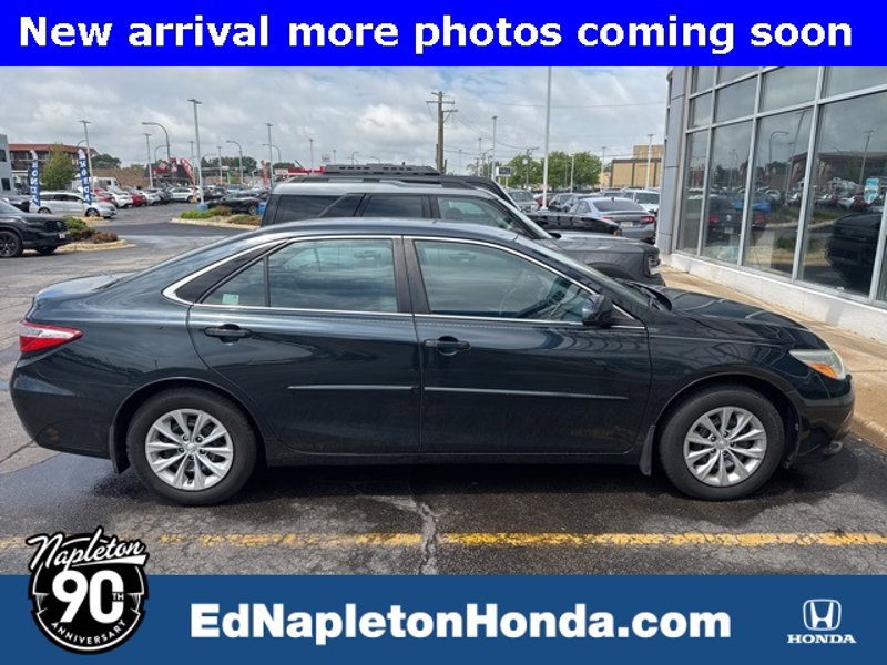 Used 2015 Toyota Camry LE image 1