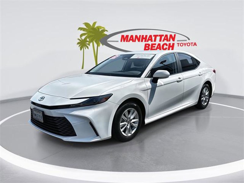 Certified 2025 Toyota Camry LE image 1