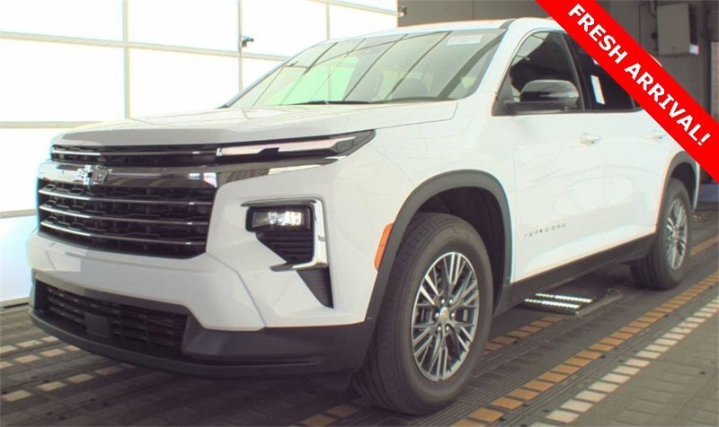 Certified 2024 Chevrolet Traverse LT image 1