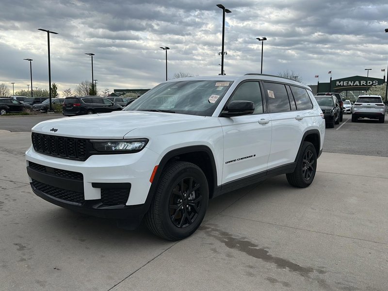 Certified 2024 Jeep Grand Cherokee L Laredo image 1