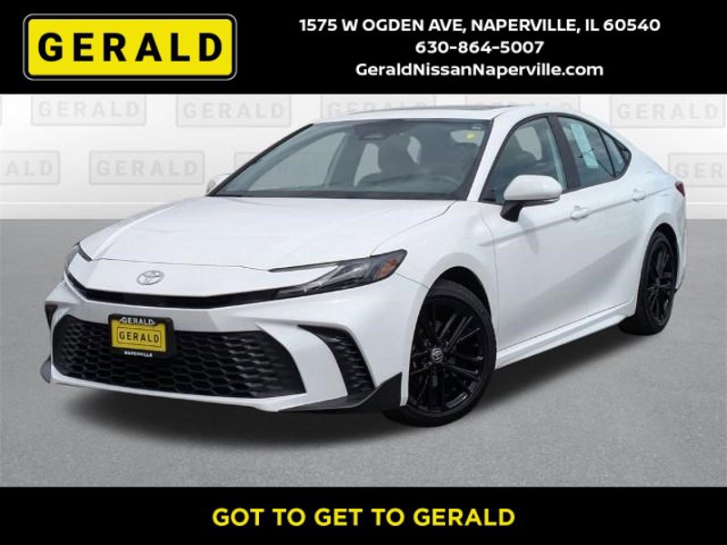 Used 2025 Toyota Camry SE image 1