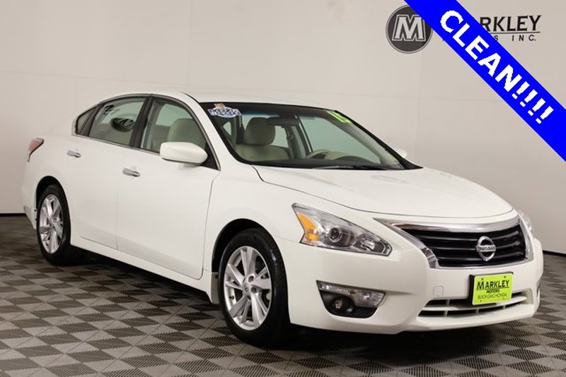 Used 2015 Nissan Altima 2.5 SV image 1