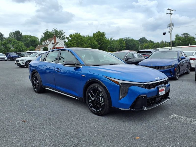 Certified 2025 Kia K4 GT-Line Turbo image 1