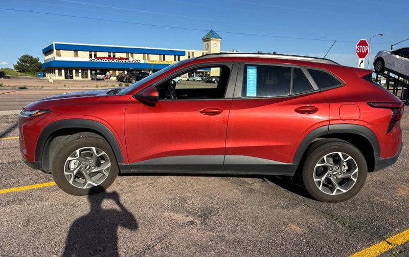 Used 2024 Chevrolet Trax LT w/ Driver Confidence Package image 1