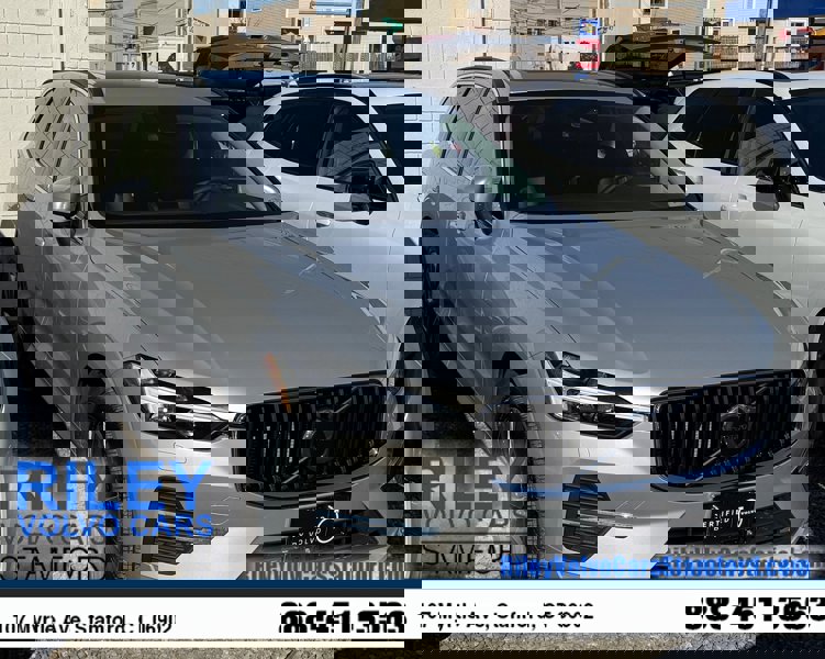 Certified 2022 Volvo XC60 B5 Momentum image 1