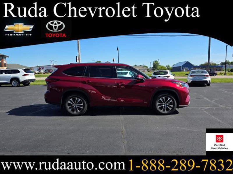 Certified 2021 Toyota Highlander XLE image 1