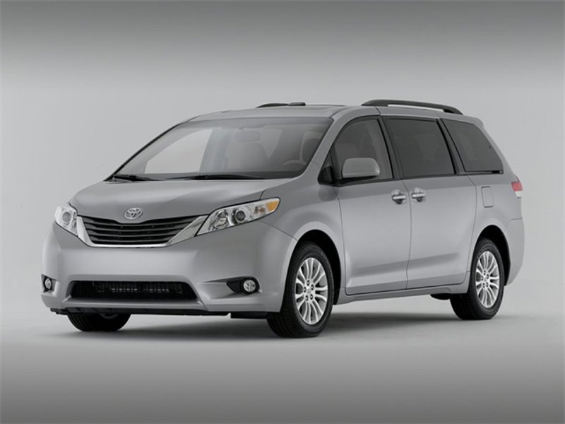 Used 2011 Toyota Sienna LE image 1