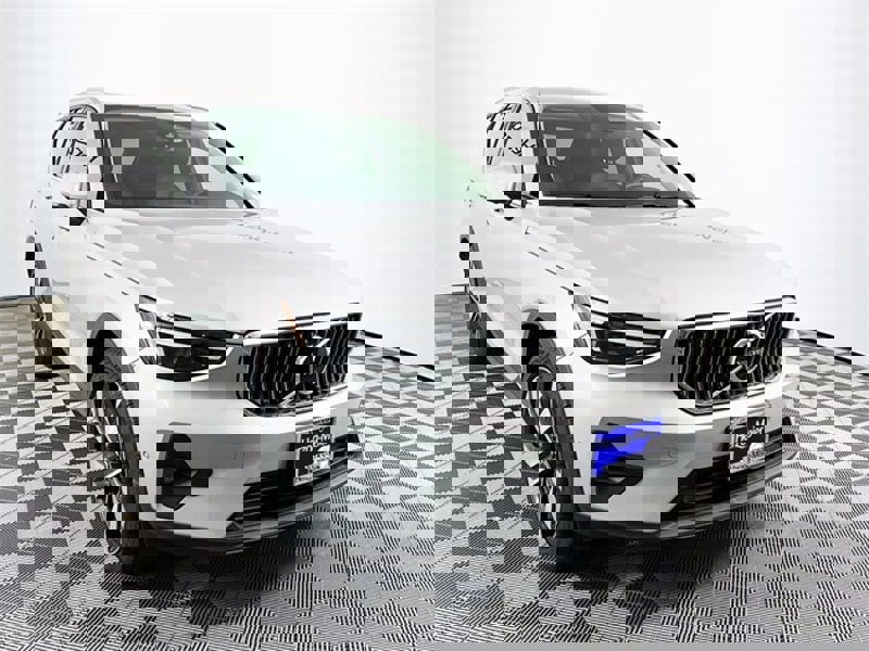 Certified 2024 Volvo XC40 B5 Plus w/ Protection Package Premier image 1