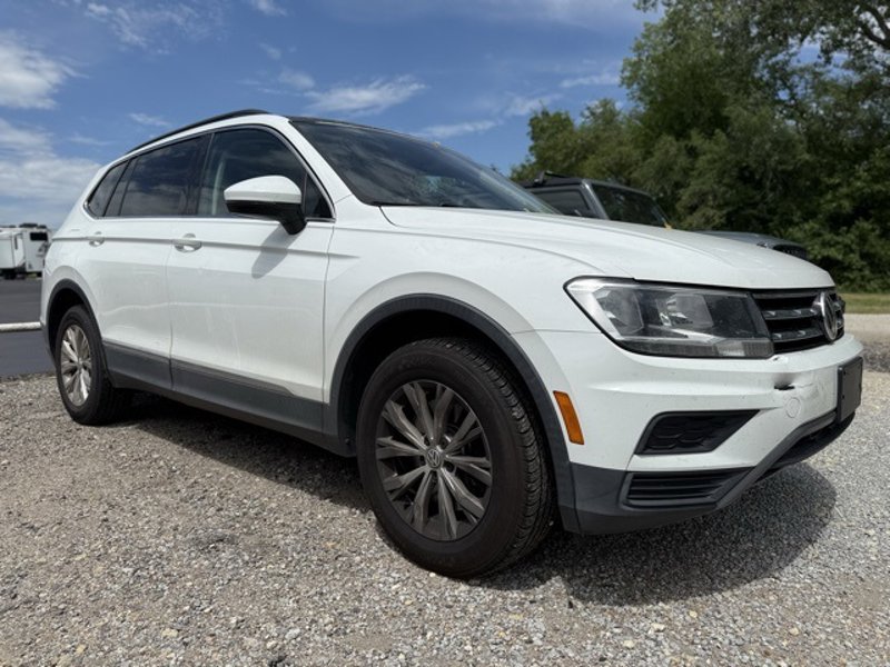 Used 2018 Volkswagen Tiguan SE w/ Panoramic Sunroof Package image 1