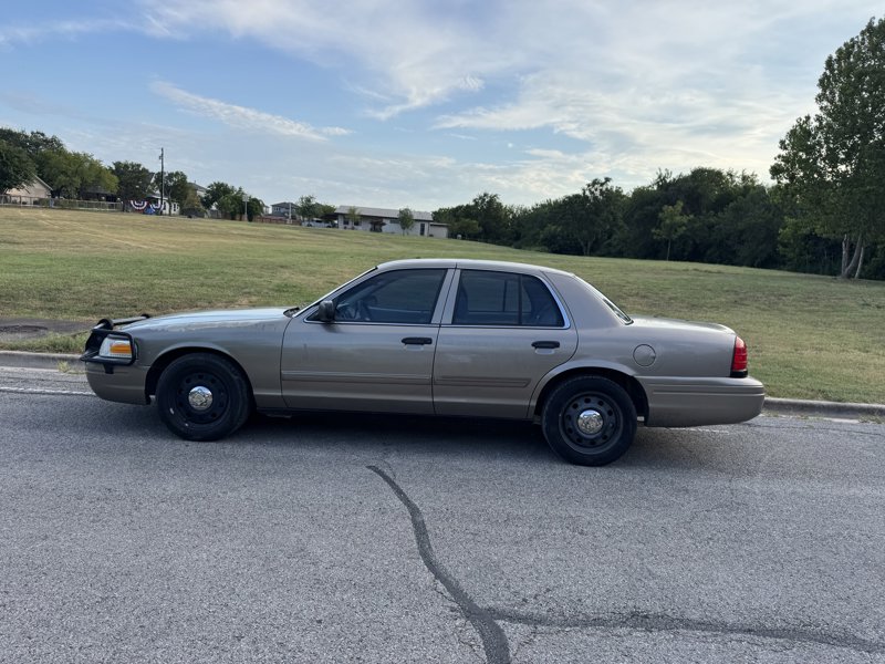 Used 2011 Ford Crown Victoria Police Interceptor image 1